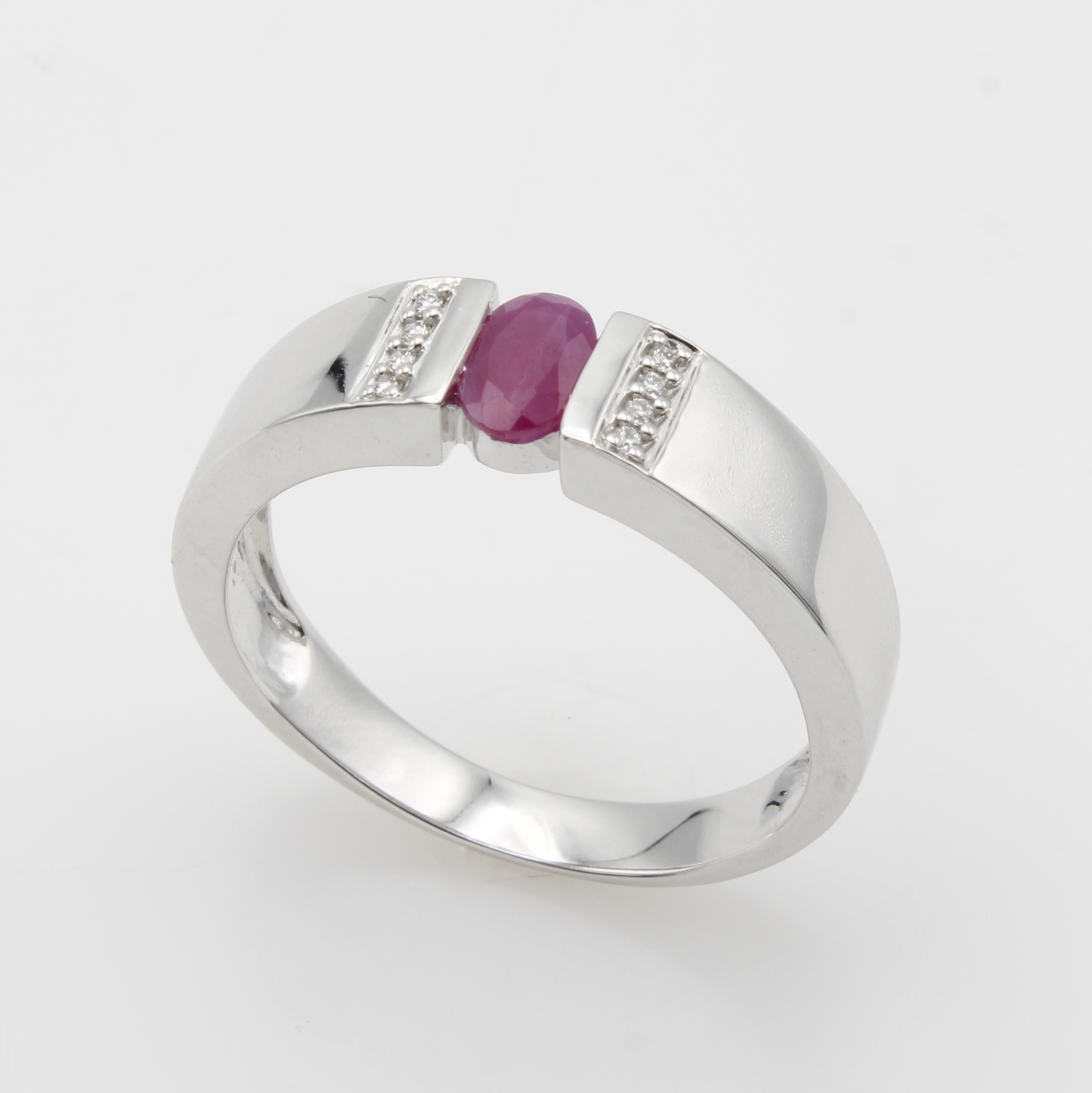 Image 27119602 - Ring mit Rubin und Brillanten, WG 585/000, ovaler Rubin ca. 6x4 mm, 8 Brill. in 2 Reihen ...