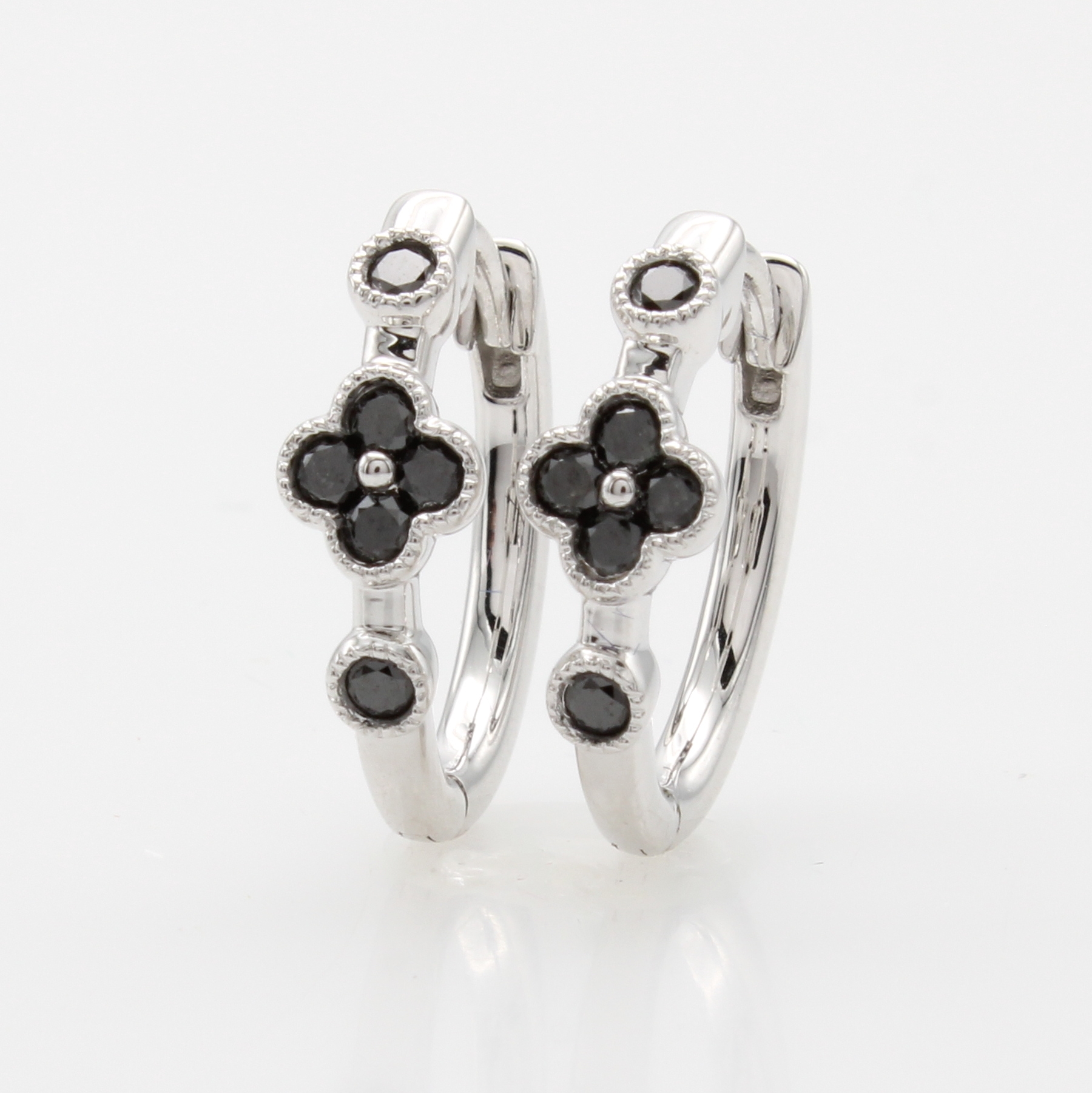 Image 27119603 - Paar Klappcreolen mit Diamanten, WG 585/000, schwarze Diam. (beh.) z.T. blütenf. gef. ...
