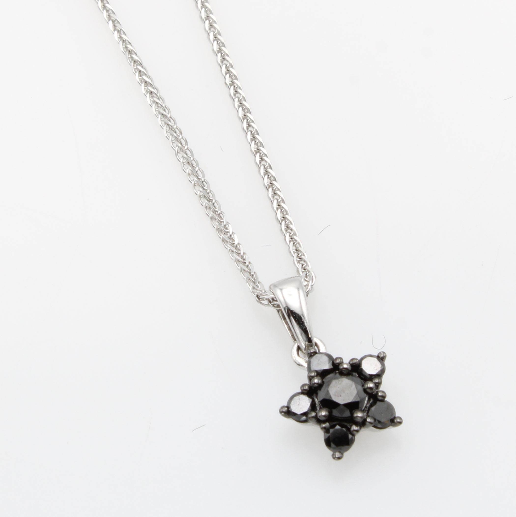 Image 27119606 - Anhänger ´Stern´ mit Diamanten an Kette, WG 585/000, schwarze Diam. (beh.) zus. ca. ...