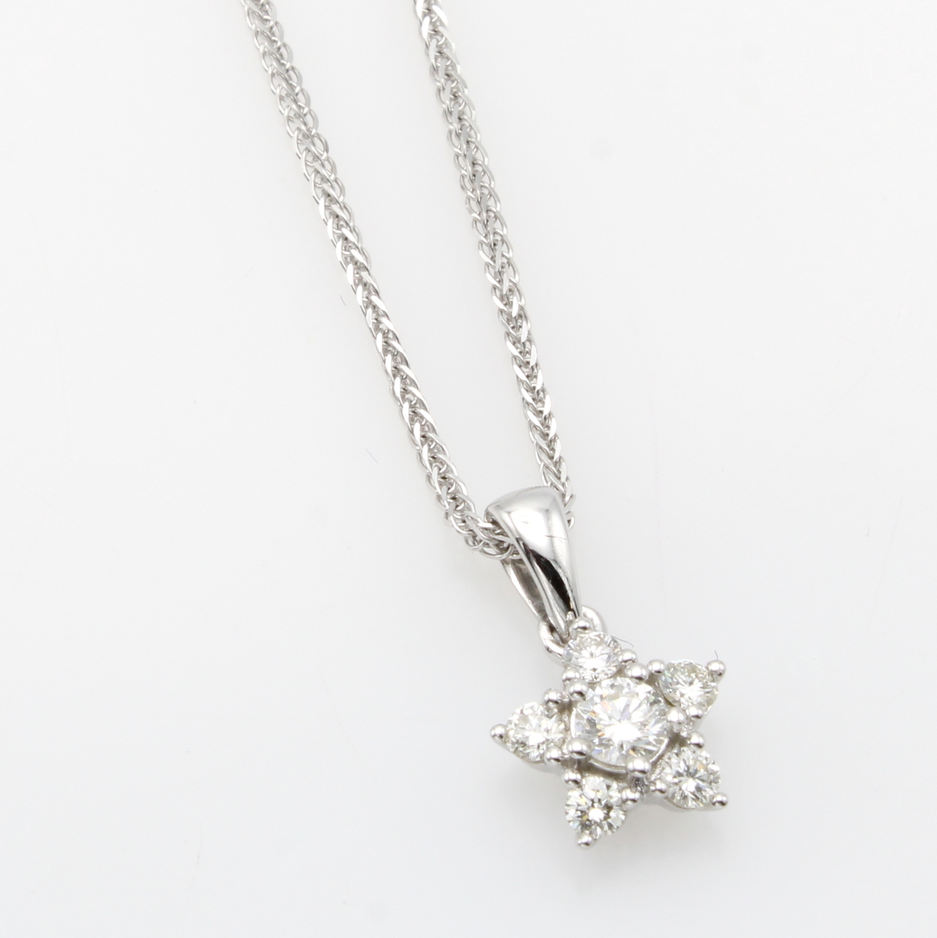 Image 27119607 - Anhänger ´Stern´ mit Brillanten an Kette, WG 585/000, Brill. zus. ca. 0.25 ct Weiß/si, ...