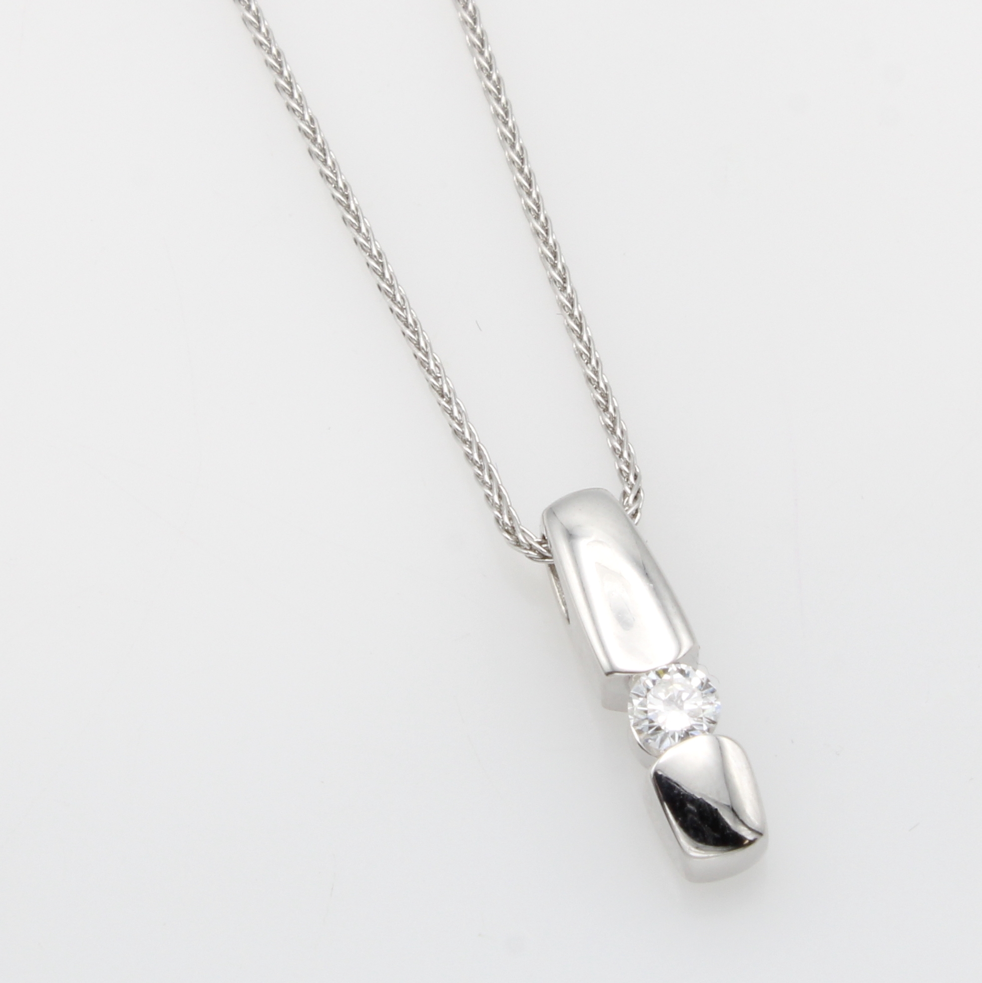 Image 27119609 - Anhänger mit Brillant an Kette, WG 585/000, Stabform, Brill. ca. 0.10 ct Weiß/si, in ...