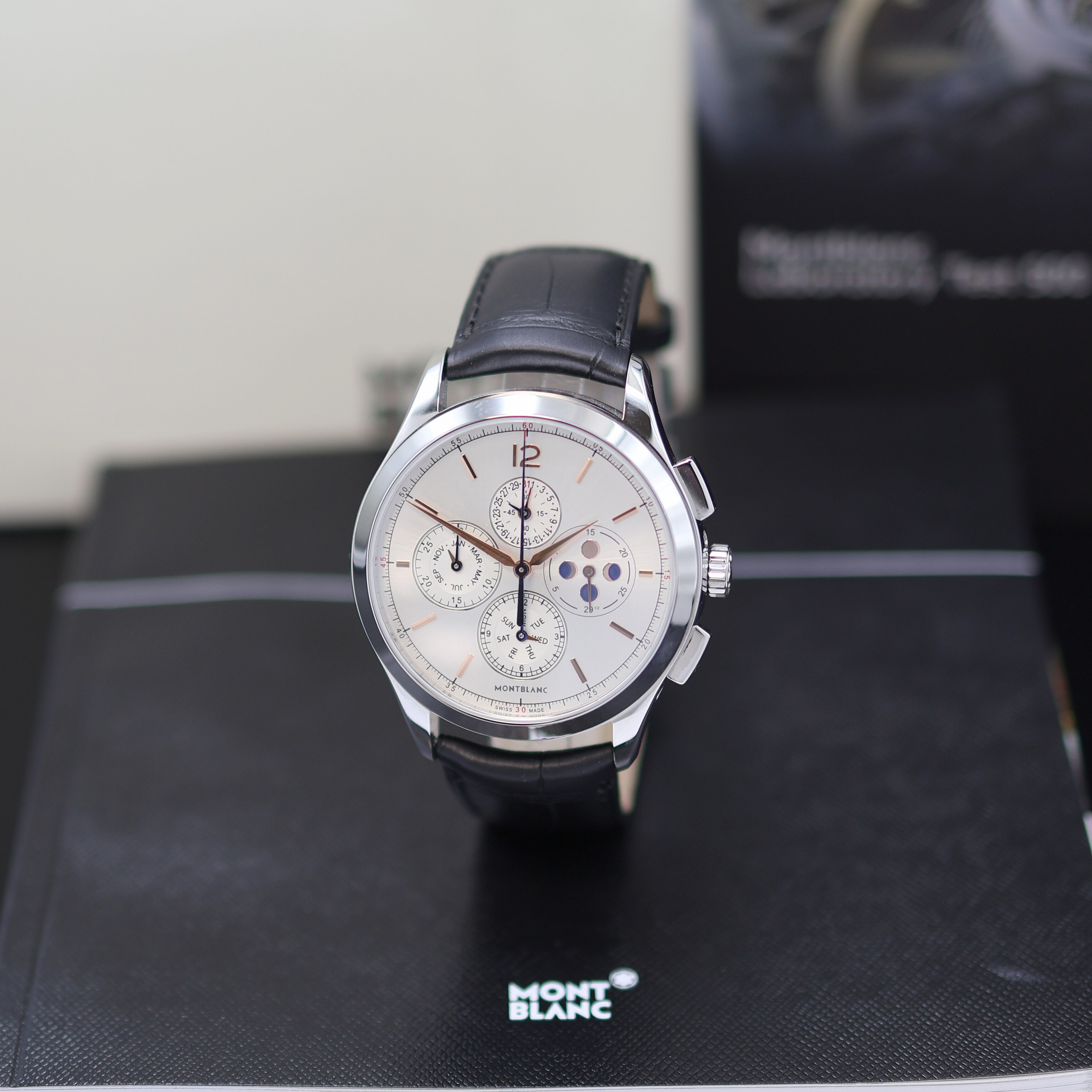 Image 27119619 - MONTBLANC Heritage Chronometrie ungetragener Armbandchronograph mit Jahreskalender ...