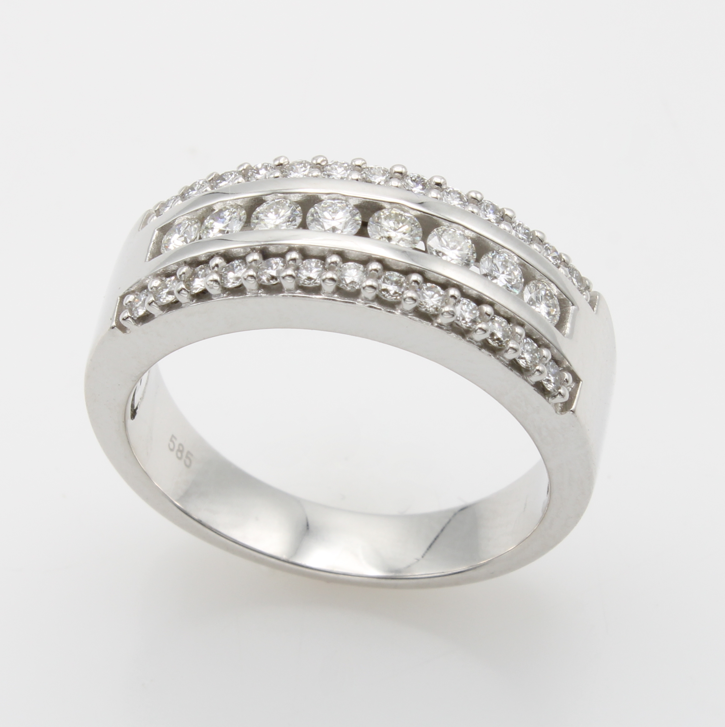 Image 27119645 - Ring mit Brillanten, WG 585/000, Brill. in 3 Reihen gef. (mittig in Kanalfassung) zus. ...
