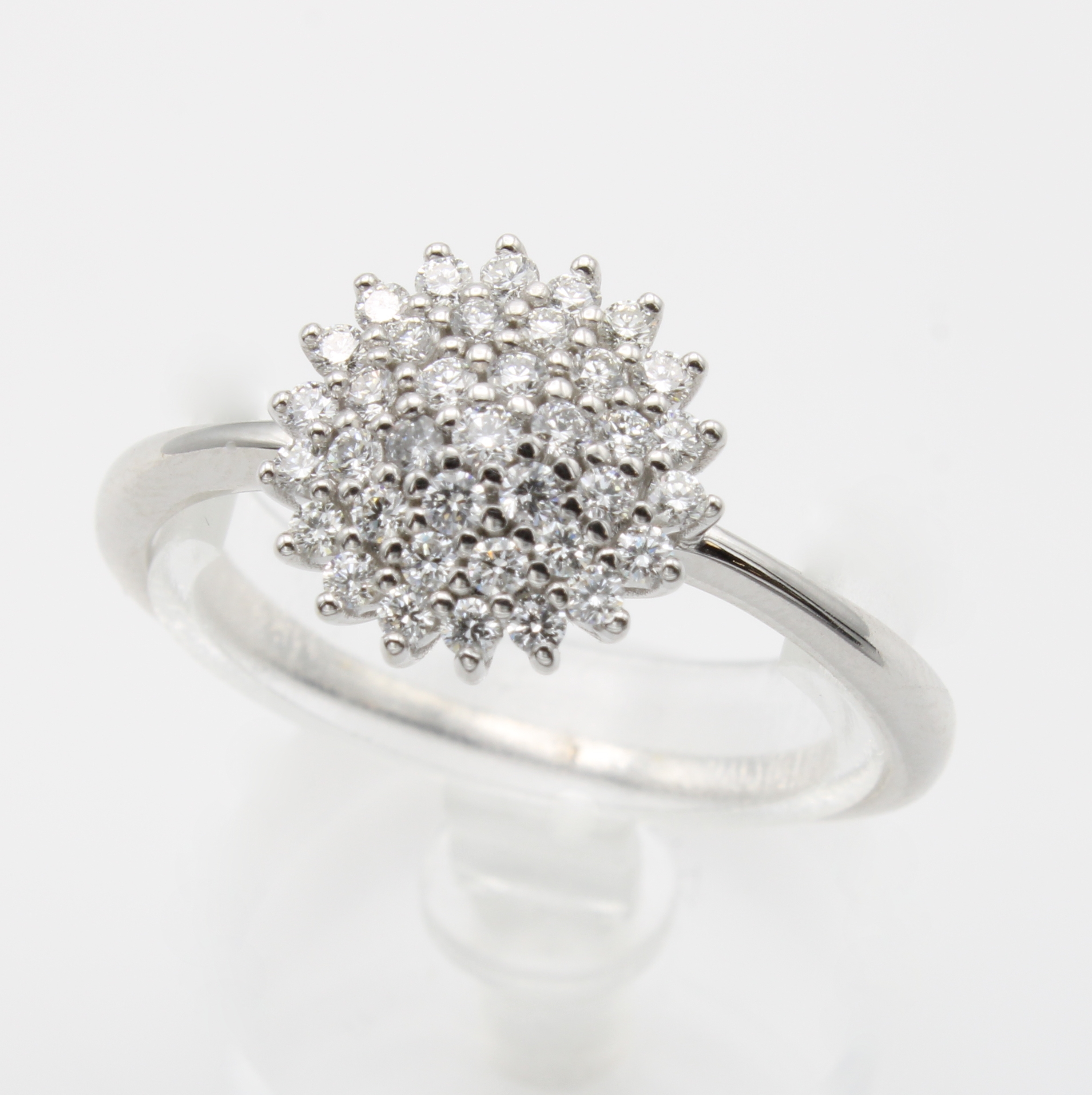 Image 27119648 - Ring mit Brillanten, WG 585/000, runder Ringkopf bes. m. Brill. zus. ca. 0.50 ct ...