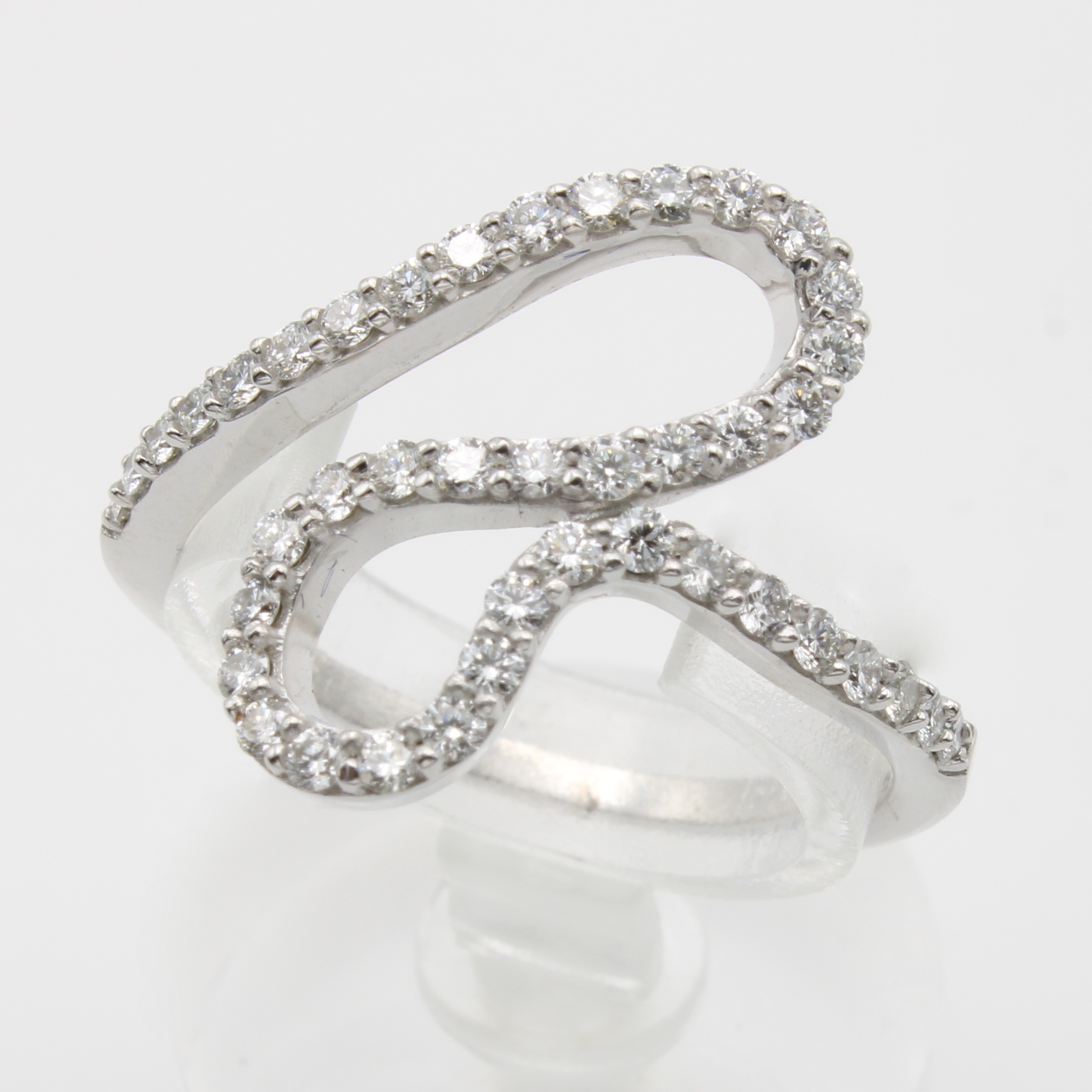 Image 27119651 - Ring mit Brillanten, WG 585/000, geschwungen gearb., Brill. zus. ca. 0.50 ct Weiß/si, ...