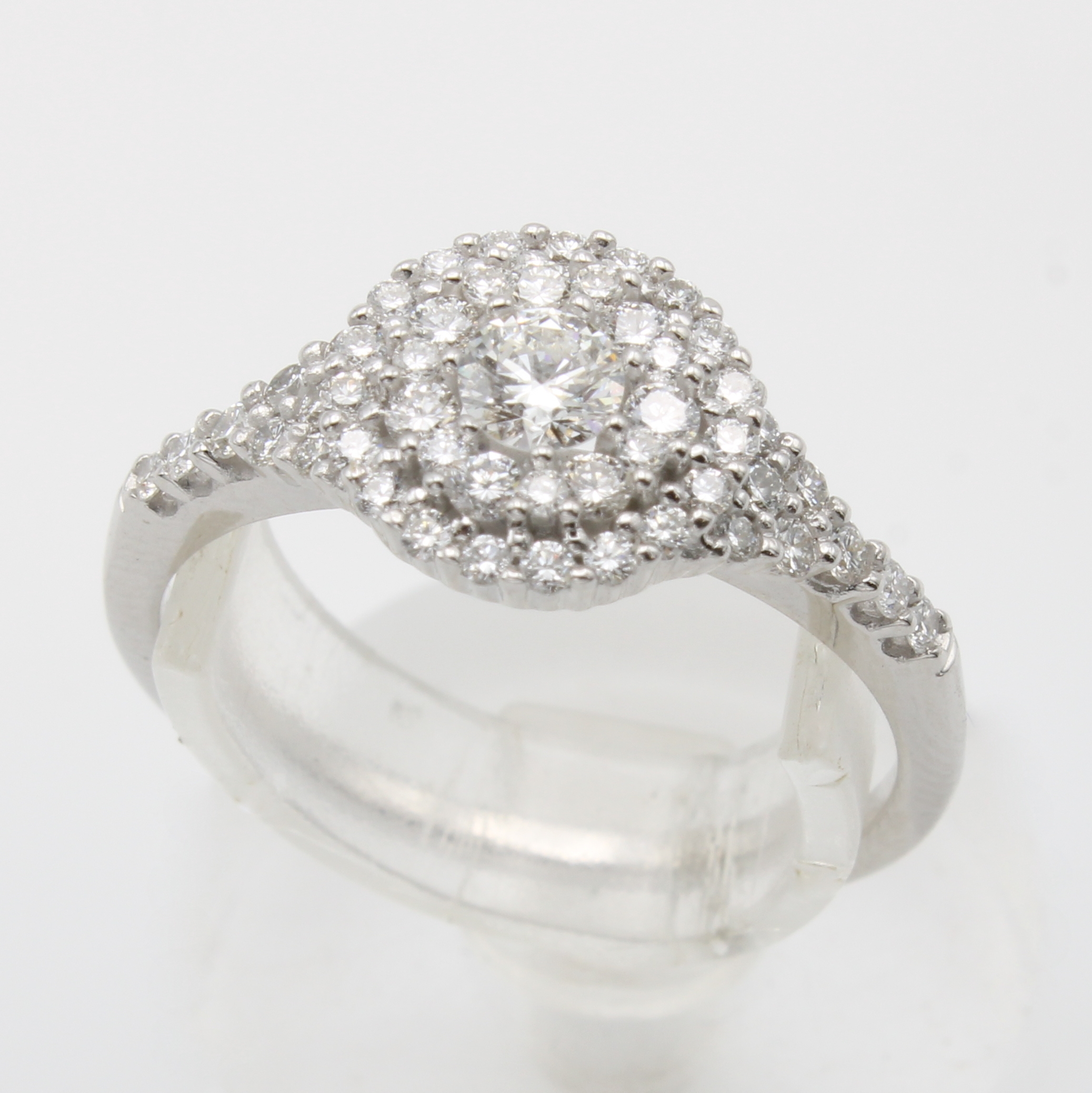 Image 27119654 - Ring mit Brillanten, WG 585/000, runder Ringkopf u. Ringschultern bes. m. Brill. zus. ...