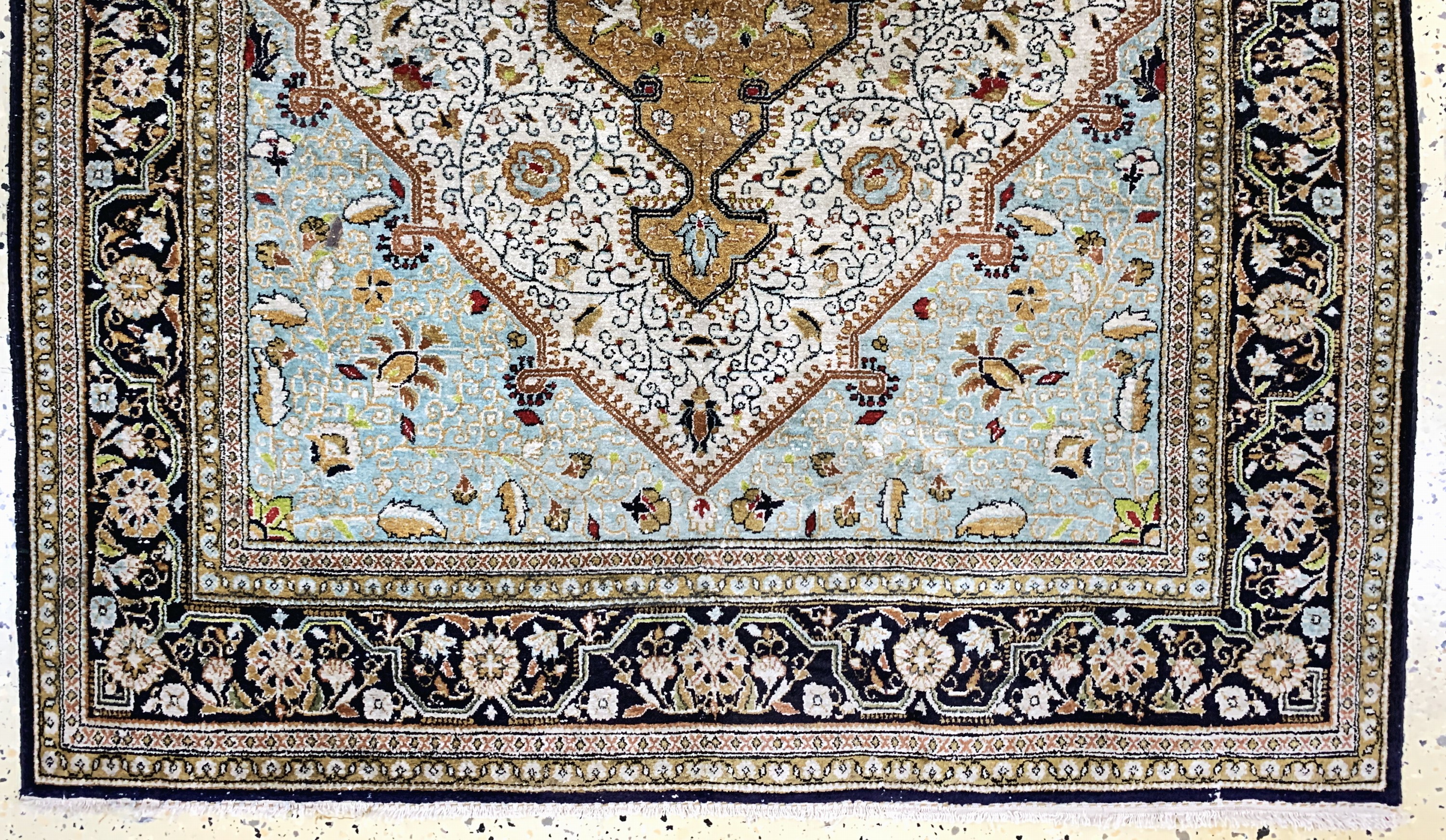 Detail b: Ghom Seide, Persien, Mitte 20.Jhd, reine Naturseide, ca. 163 x 110 cm, EHZ: 2