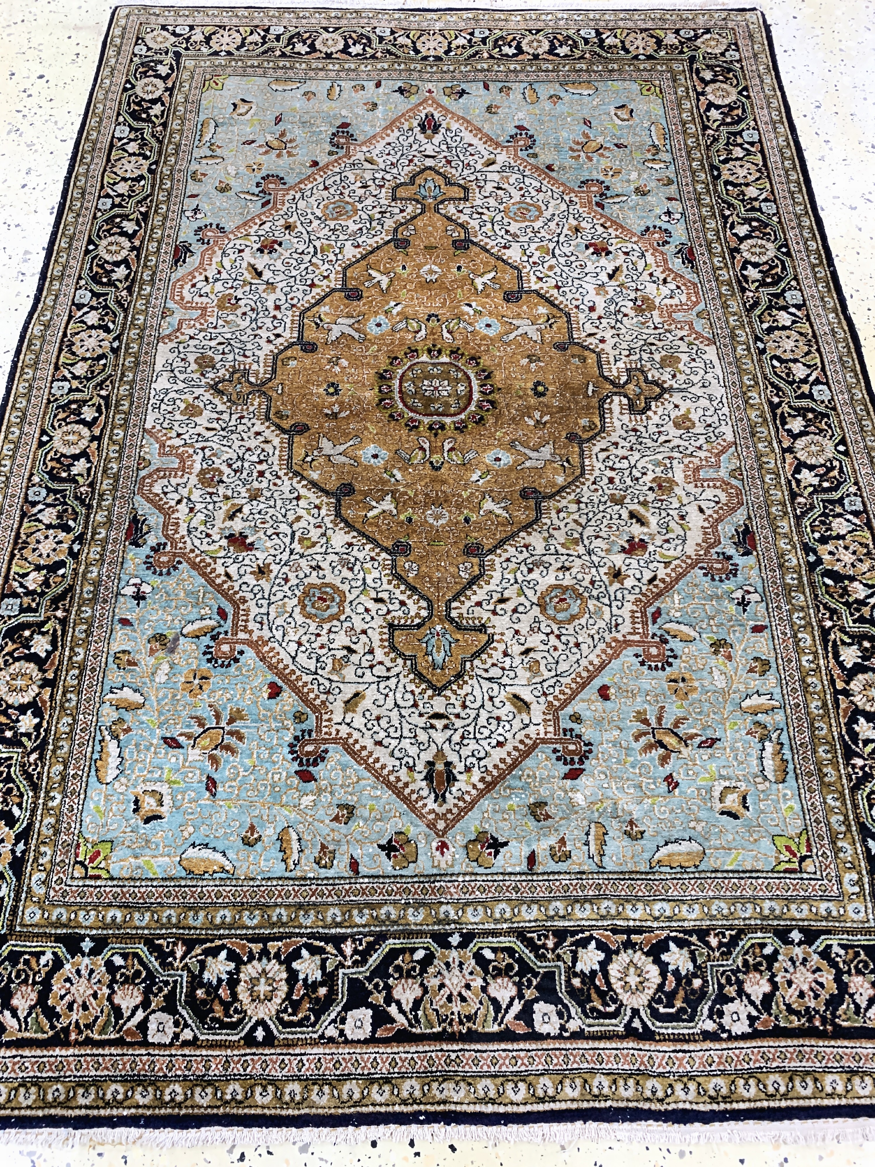 Detail d: Ghom Seide, Persien, Mitte 20.Jhd, reine Naturseide, ca. 163 x 110 cm, EHZ: 2