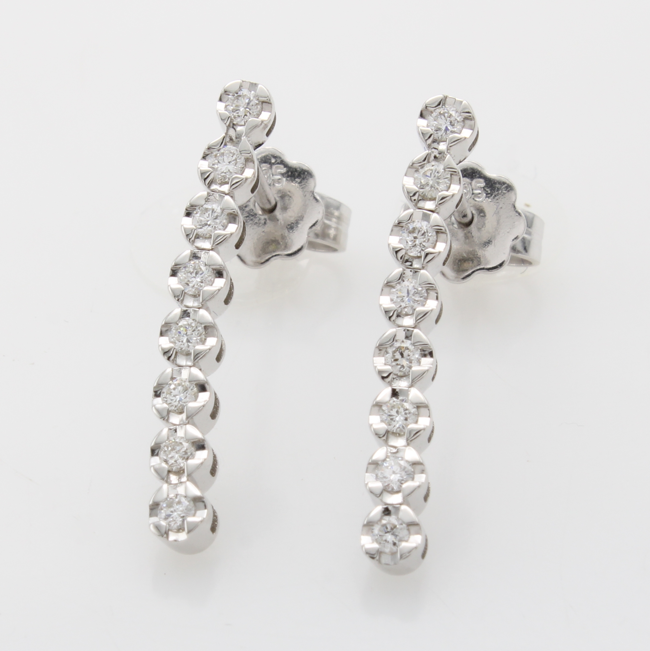 Image 27119670 - Paar Ohrstecker mit Brillanten, WG 585/000, 16 Brill. zus. ca. 0.30 ct Weiß/si, l. ...