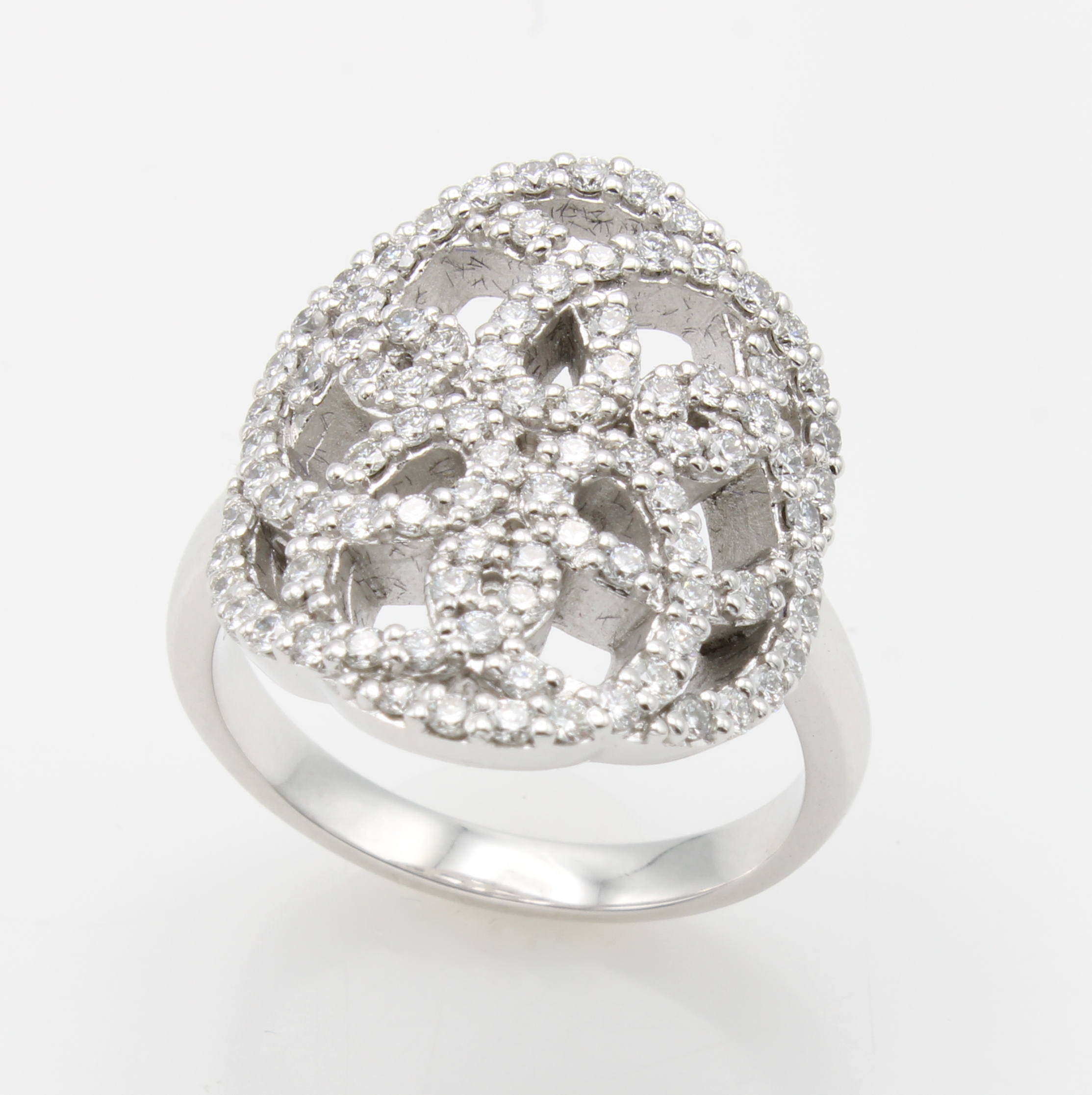 Image 27119693 - Ring mit Brillanten, WG 750/000, ovaler, durchbrochener Ringkopf, Brill. zus. ca. 1 ct ...