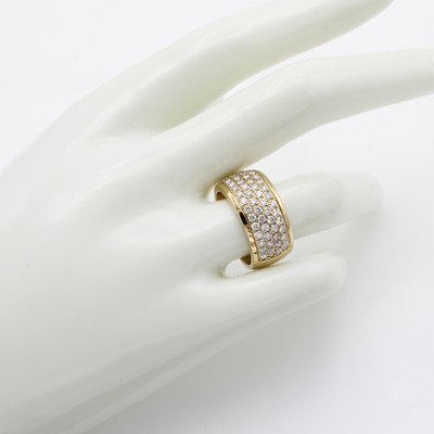 27119622a - Ring mit Brillanten, GG 585/000, Brill. in 4 Reihen gef. zus. ca. 1 ct Weiß/si, RW ca. ...