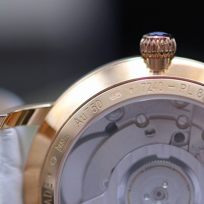 27119626f - MONTBLANC Star Classique Damenarmbanduhr in RG 750/000 mit Brillantlünette Referenz ...