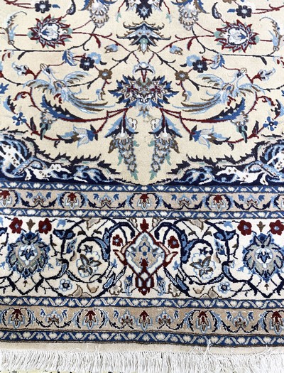 27119649g - Nain fein(9 La), Persien, Mitte 20.Jhd, Korkwolle mit Seide, ca. 316 x 203 cm, ca. ...