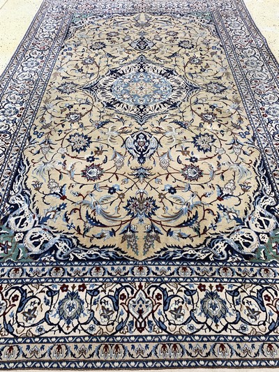27119649i - Nain fein(9 La), Persien, Mitte 20.Jhd, Korkwolle mit Seide, ca. 316 x 203 cm, ca. ...