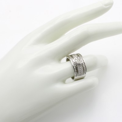 27119656a - Ring mit Brillanten, WG 585/000, Brill. 4- rhg. u. in Zargenfassung gef. zus. ca. 0.60 ...