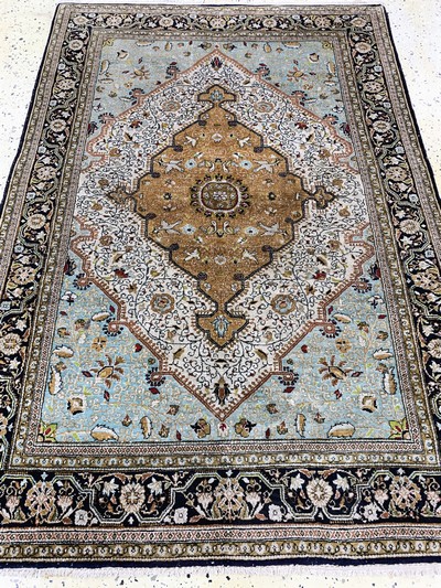 27119661d - Ghom Seide, Persien, Mitte 20.Jhd, reine Naturseide, ca. 163 x 110 cm, EHZ: 2 ...