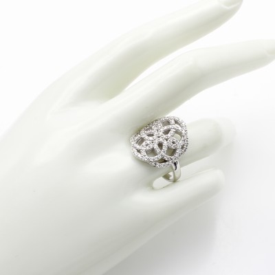 27119693a - Ring mit Brillanten, WG 750/000, ovaler, durchbrochener Ringkopf, Brill. zus. ca. 1 ct ...