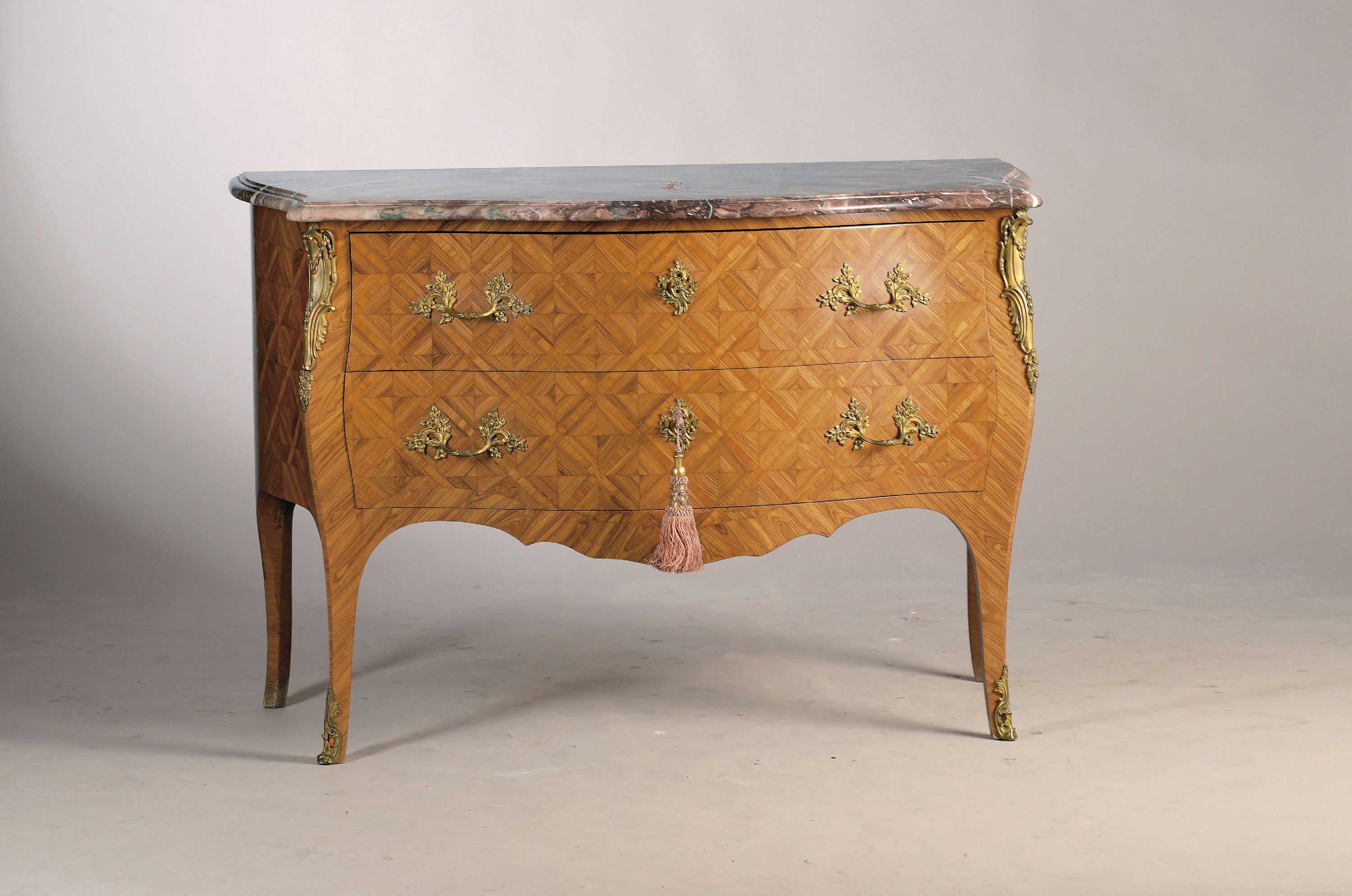 Image 27119743 - Kommode im Barock-Stil, um 1900, Rosenholzmarketerie in Rauten und Fischgrätenmuster, 2 ...