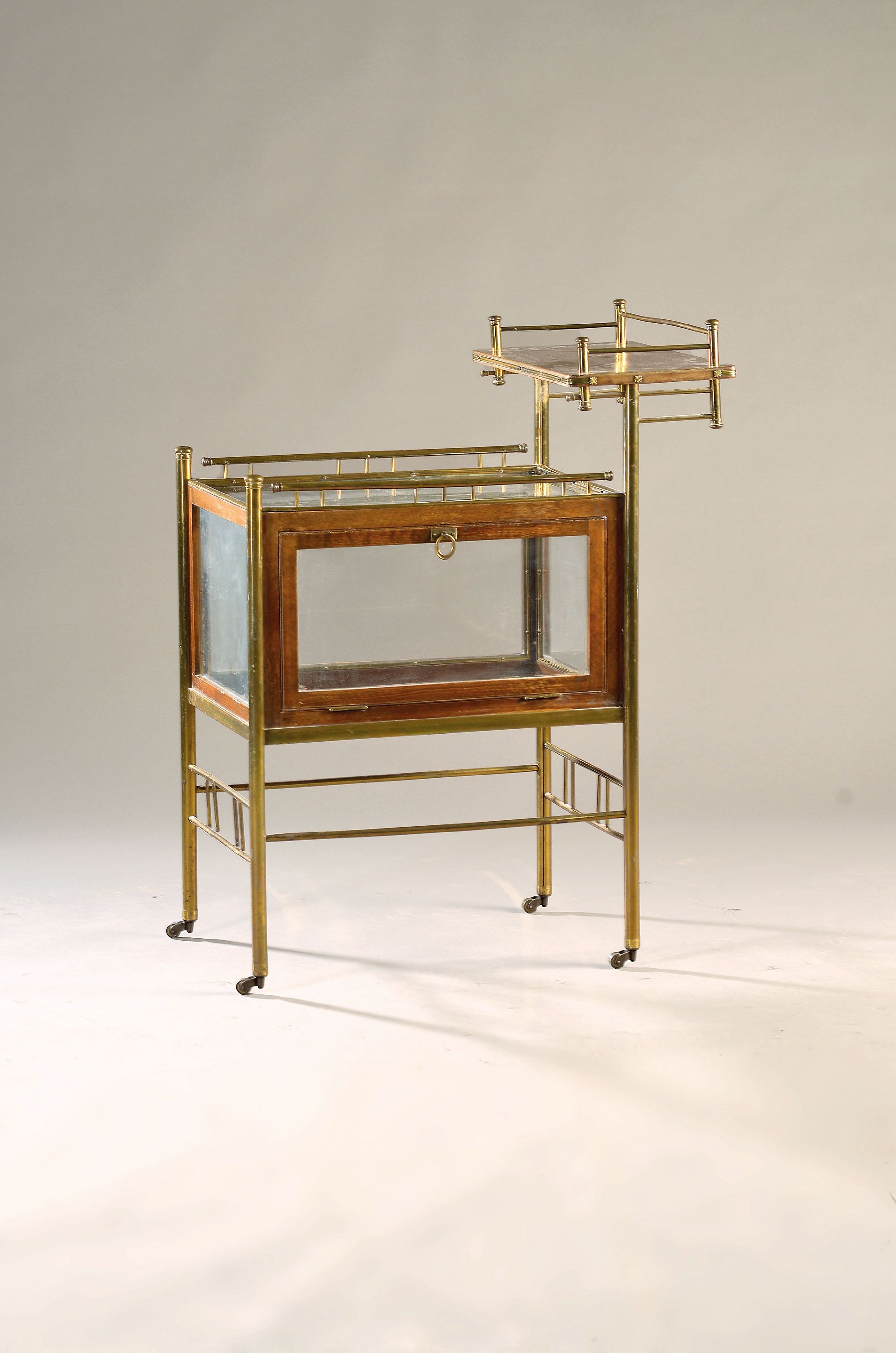 Image 27119748 - Barwagen, deutsch, um 1910-20, Messing und Mahagoni mit Glaseinsätzen und klappbarem ...