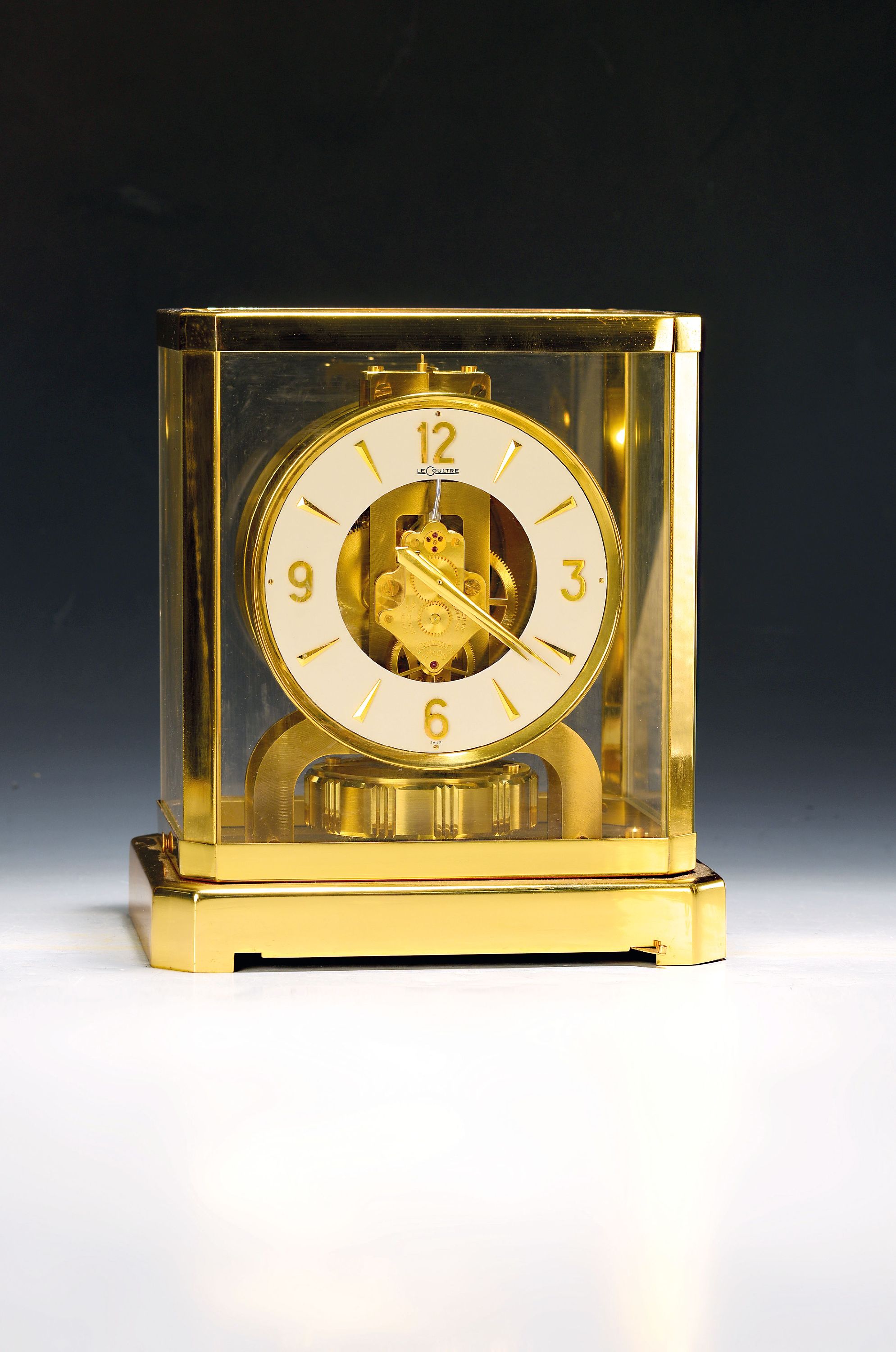 Image 27119765 - Jaeger-LeCoultre Atmos 528, vergoldetes Gehäuse, allseitig verglast, sog. Glasglocke, ...