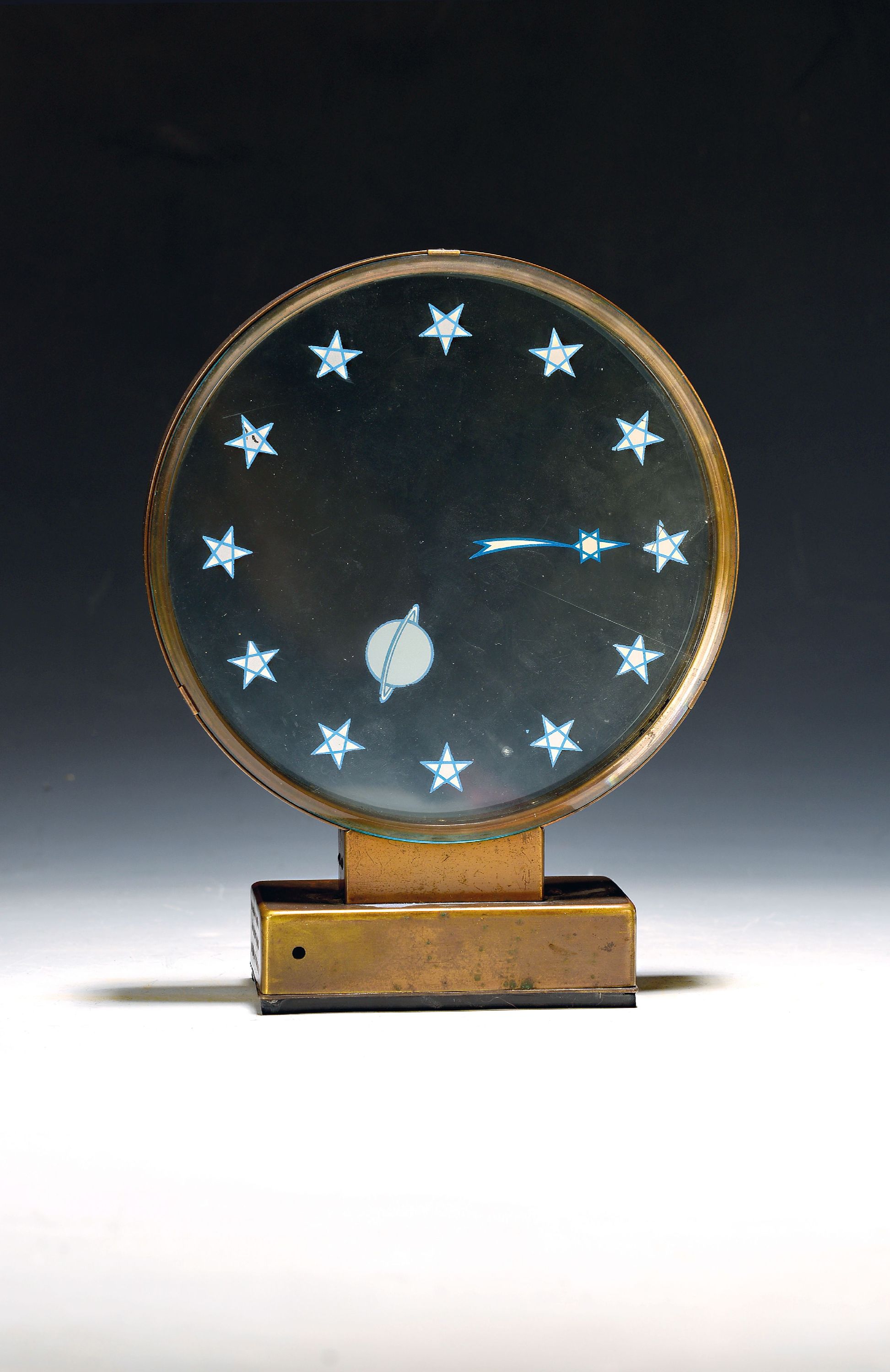 Image 27119768 - Elektr. Tischuhr Jaeger LeCoultre Comet, um 1920, Messinggehäuse, im Boden und seitlich ...