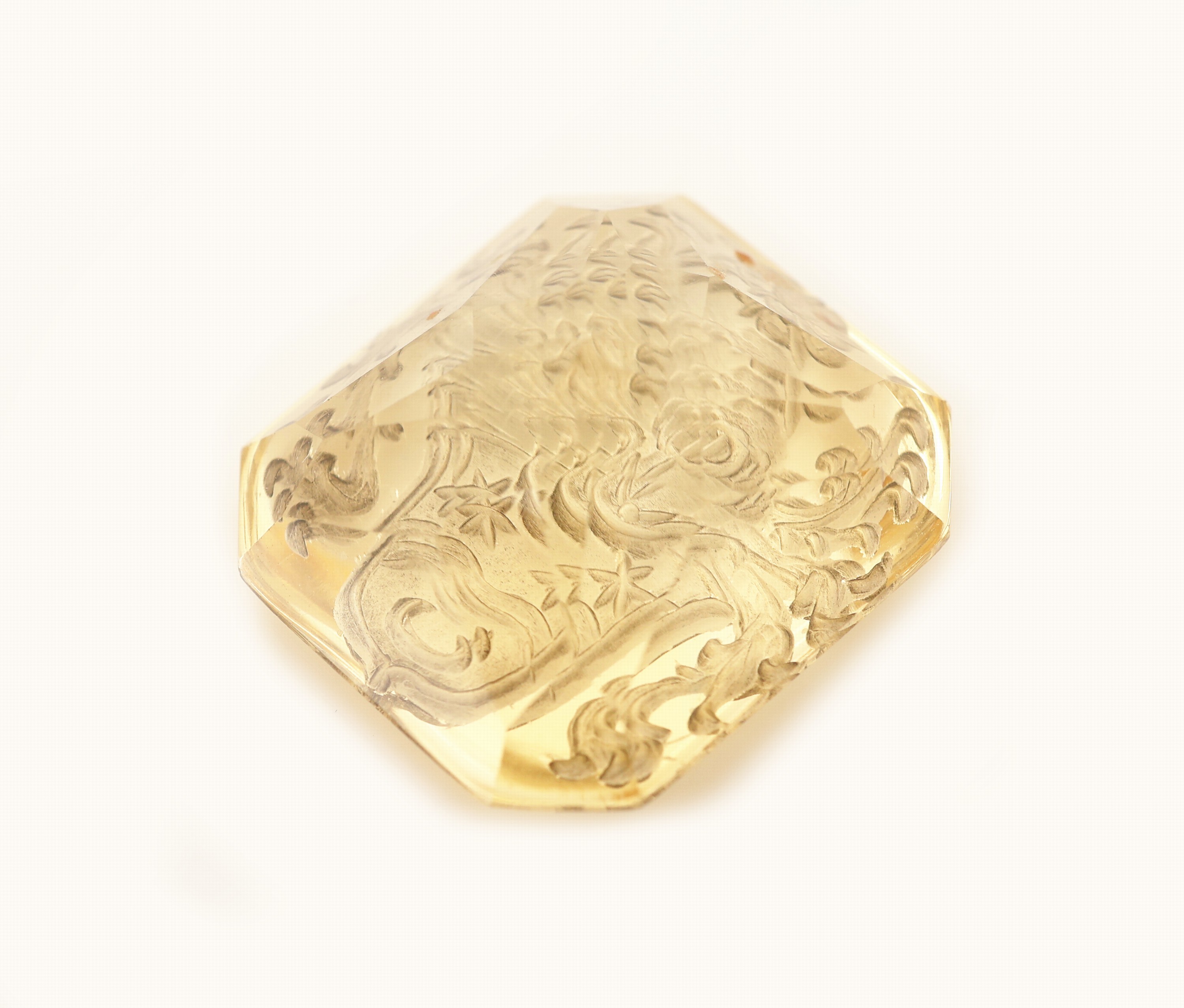 Detail a: Loser Citrin im Bufftop-Schliff, ca. 16.8 ct, grav. Familienwappen, Siegelabdruck anbei