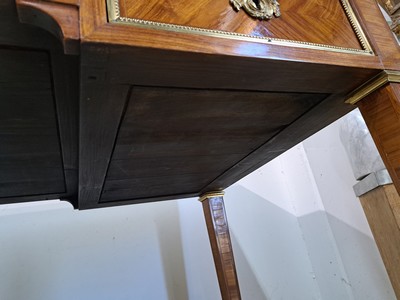 27119744p - Schreibtisch, Frankreich, 19.Jh., Nußbaumfurnier 3 Schubladen, Oberfläche mit ...