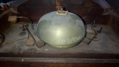 27119753d - Tischuhr G.J.M. Bintz A Francfort, mit Wandkonsole in Stil Neuenburger Pendule, ...