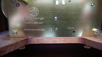 27119758d - Stutzuhr Kieninger, mit Mondphase und verschiedene Melodien, um 1980, Gehäuse Nussbaum ...