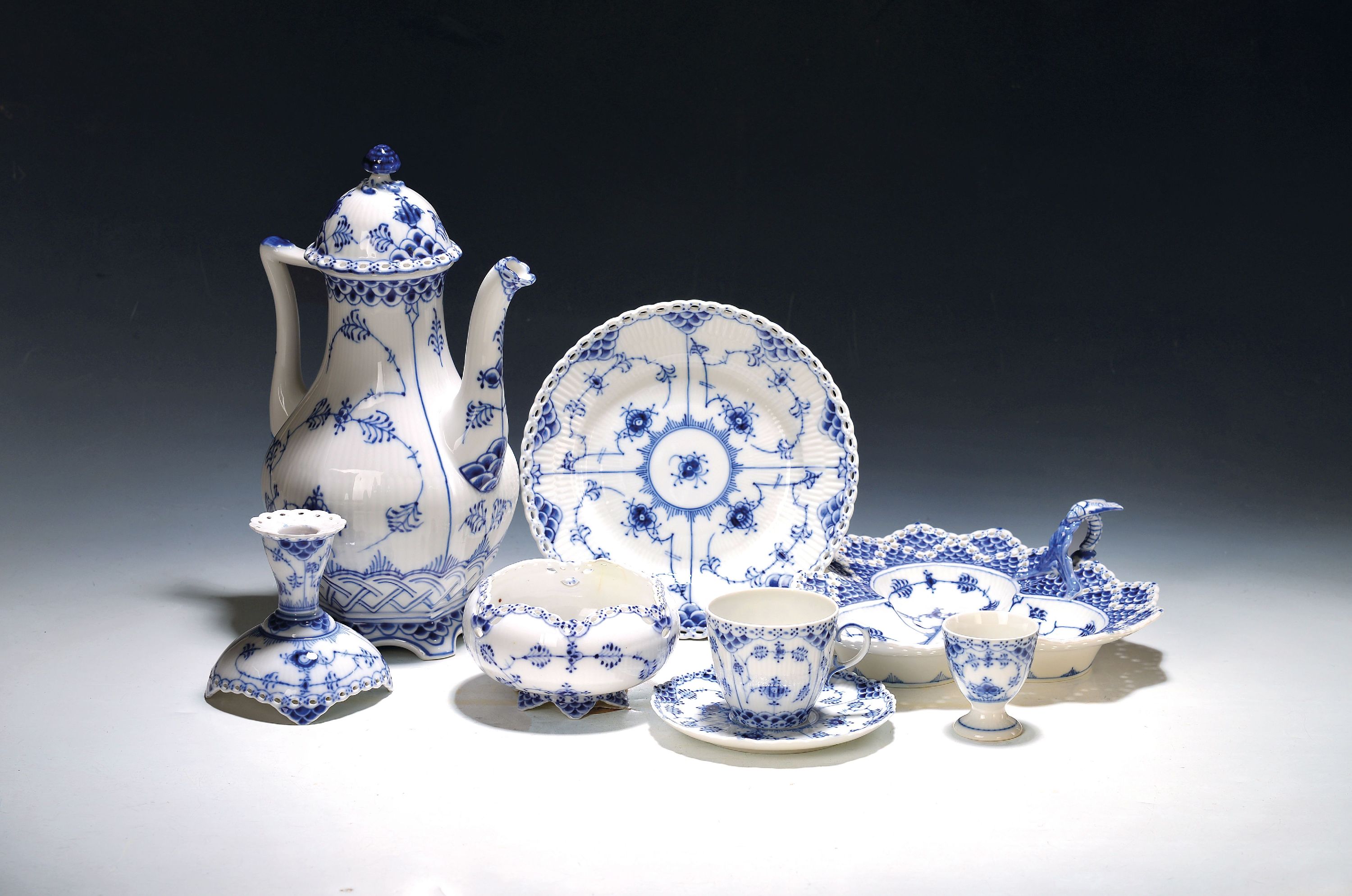 Image 27119801 - Kaffeeservice, Royal Copenhagen, 20. Jh., Musselmalet Vollspitze, Kaffeekanne, 5 Tassen ...