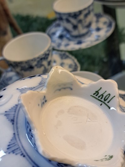 27119801k - Kaffeeservice, Royal Copenhagen, 20. Jh., Musselmalet Vollspitze, Kaffeekanne, 5 Tassen ...