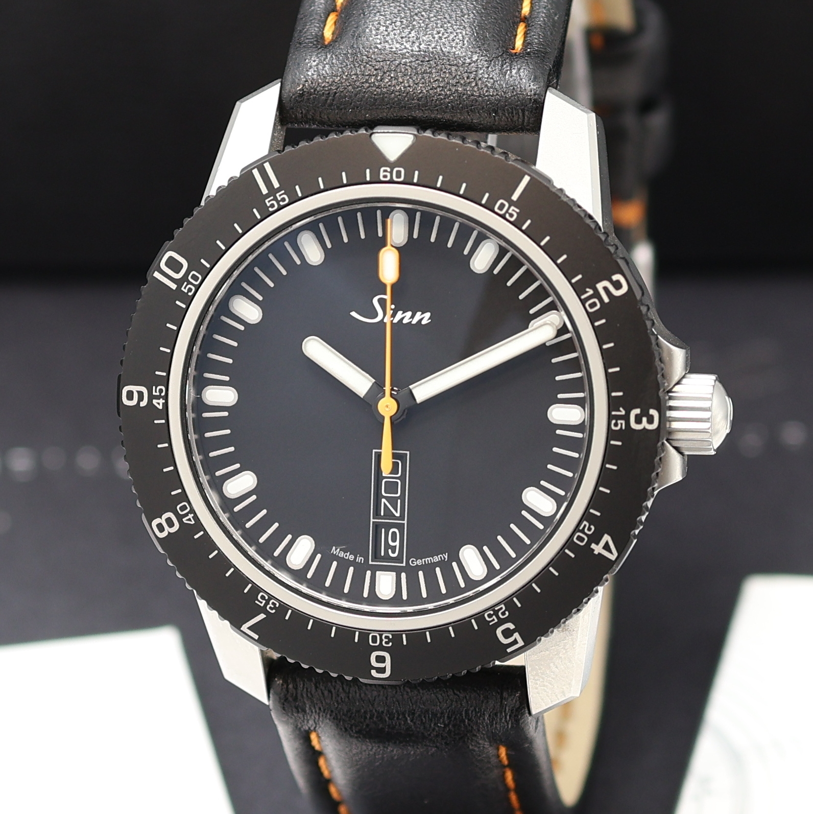 Detail a: SINN 105 Herrenarmbanduhr in Stahl, Deutschland verk. lt. beil. Pap. 05/2023, Automatik, matt. Geh. beids. vergl., orig. Lederband m. Dornschl., ...