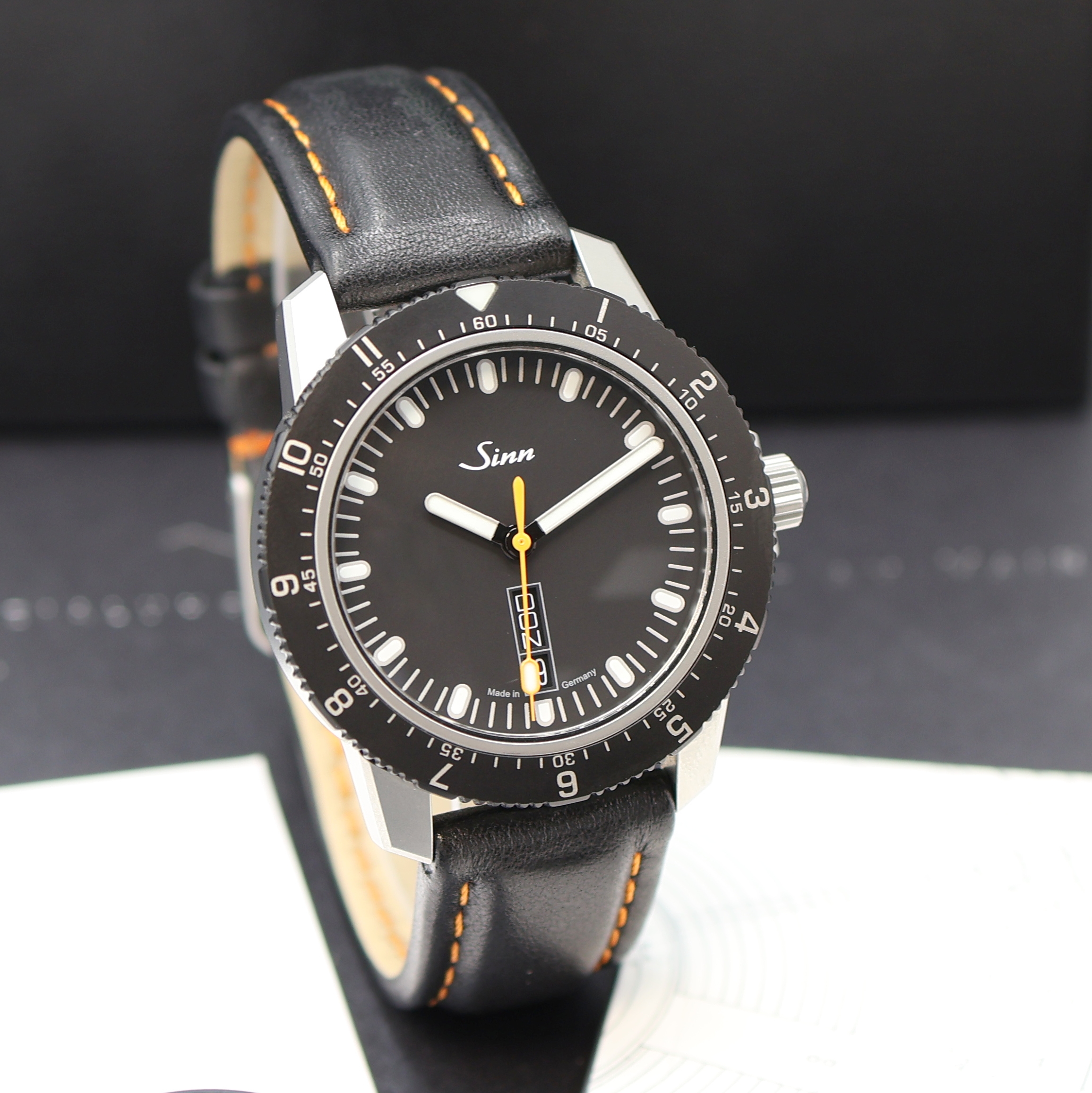 Detail b: SINN 105 Herrenarmbanduhr in Stahl, Deutschland verk. lt. beil. Pap. 05/2023, Automatik, matt. Geh. beids. vergl., orig. Lederband m. Dornschl., ...