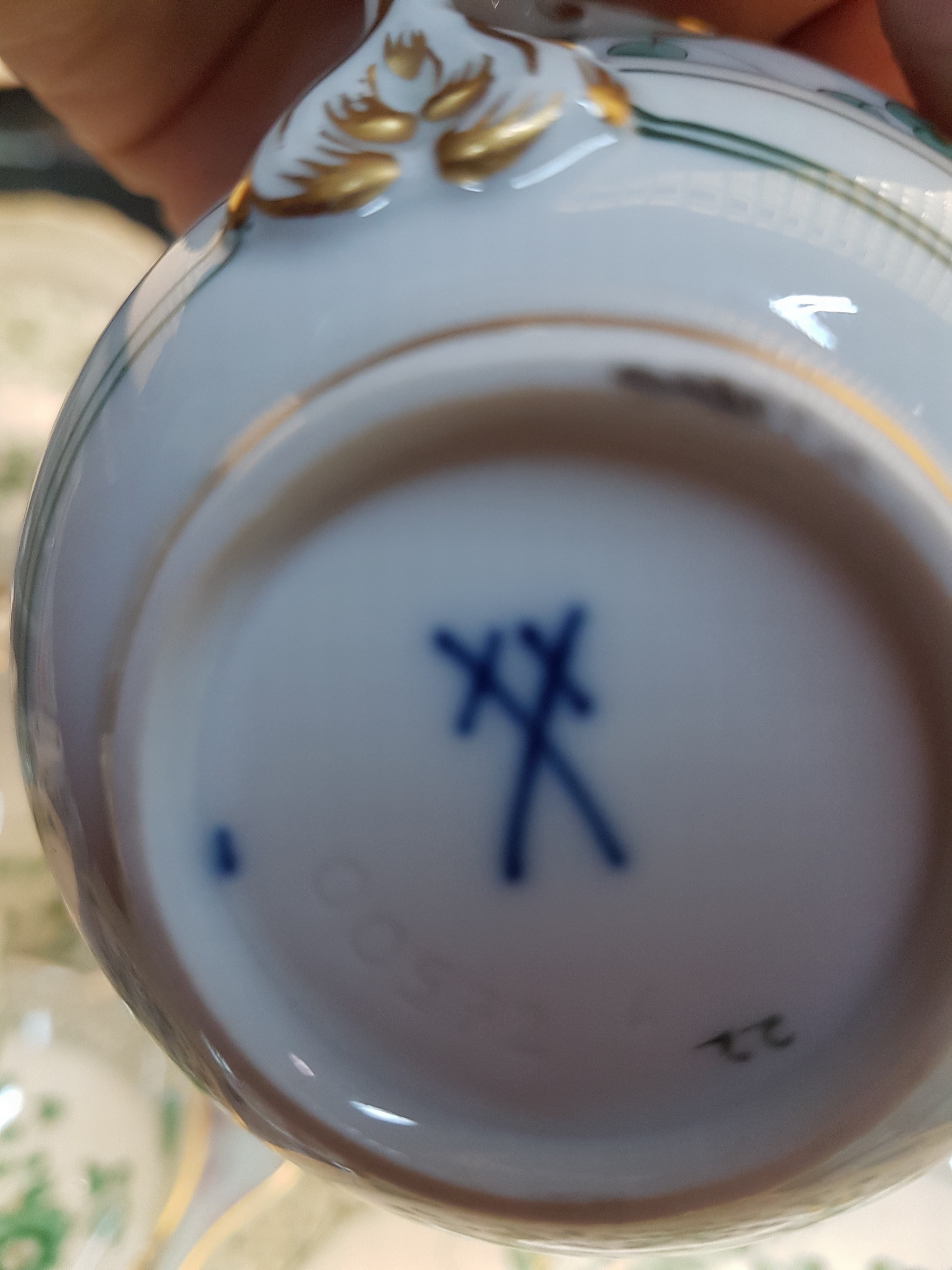 Detail g: Kaffeeservice für 9 Personen, Meissen, 2. Hälfte 20. Jh., indisch Grün, goldgepunktet und gehöht, Goldränder, Kaffeekanne, Zuckerdose, ...