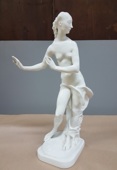 27120006a - Porzellanfigur Daphne, Entw. Paul Scheurich 1918, KPM Berlin, Weißporzellan, 2. Wahl, ...