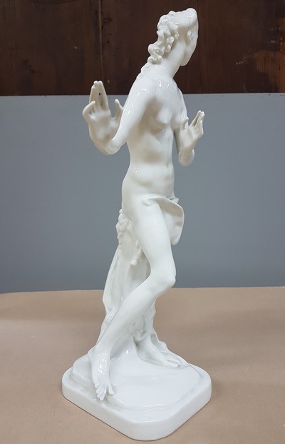 27120006b - Porzellanfigur Daphne, Entw. Paul Scheurich 1918, KPM Berlin, Weißporzellan, 2. Wahl, ...