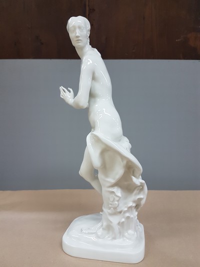 27120006e - Porzellanfigur Daphne, Entw. Paul Scheurich 1918, KPM Berlin, Weißporzellan, 2. Wahl, ...