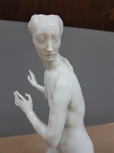 27120006f - Porzellanfigur Daphne, Entw. Paul Scheurich 1918, KPM Berlin, Weißporzellan, 2. Wahl, ...