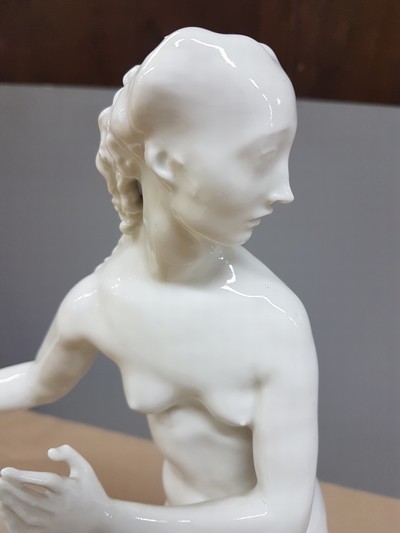 27120006g - Porzellanfigur Daphne, Entw. Paul Scheurich 1918, KPM Berlin, Weißporzellan, 2. Wahl, ...