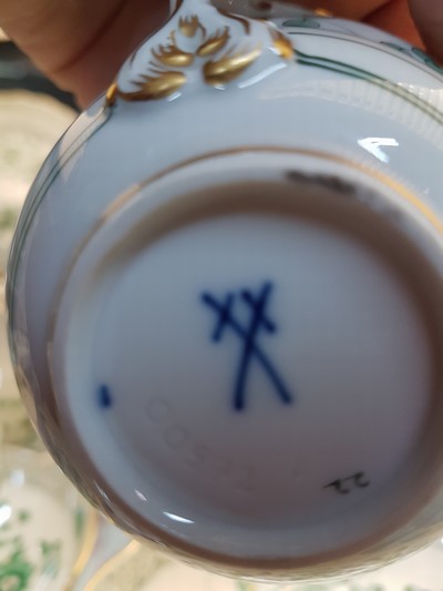27120062g - Kaffeeservice für 9 Personen, Meissen, 2. Hälfte 20. Jh., indisch Grün, goldgepunktet ...