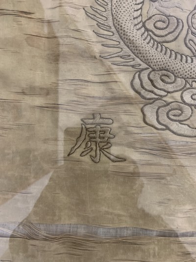 27120140f - Seidenstickerei antik, China, 19.Jhd, mit Inschrift´Langes Leben-Gesundheit-Wohlstand ...