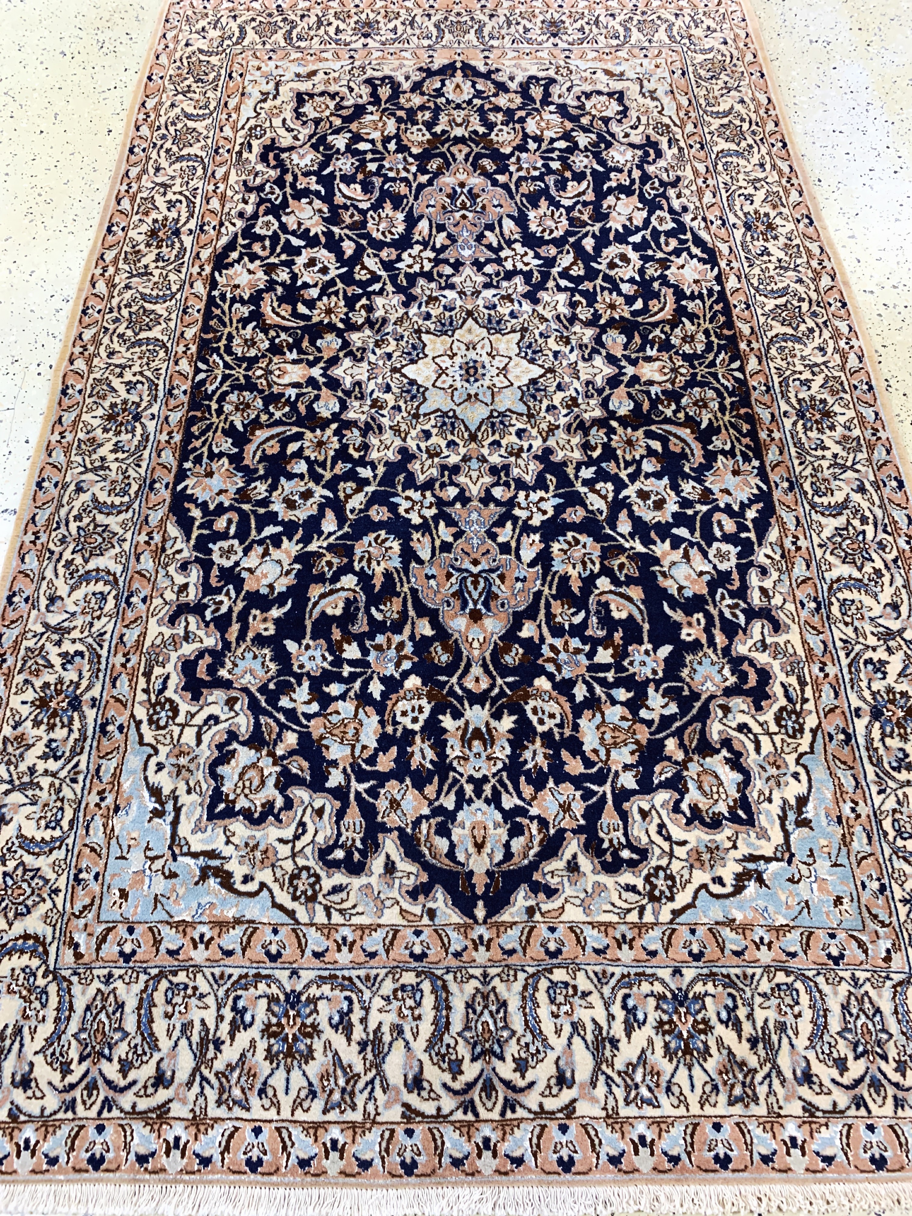 Detail e: Nain fein(9 La), Persien, Mitte 20.Jhd, Korkwolle mit Seide, ca. 222 x 134 cm, gereinigt, EHZ: 2