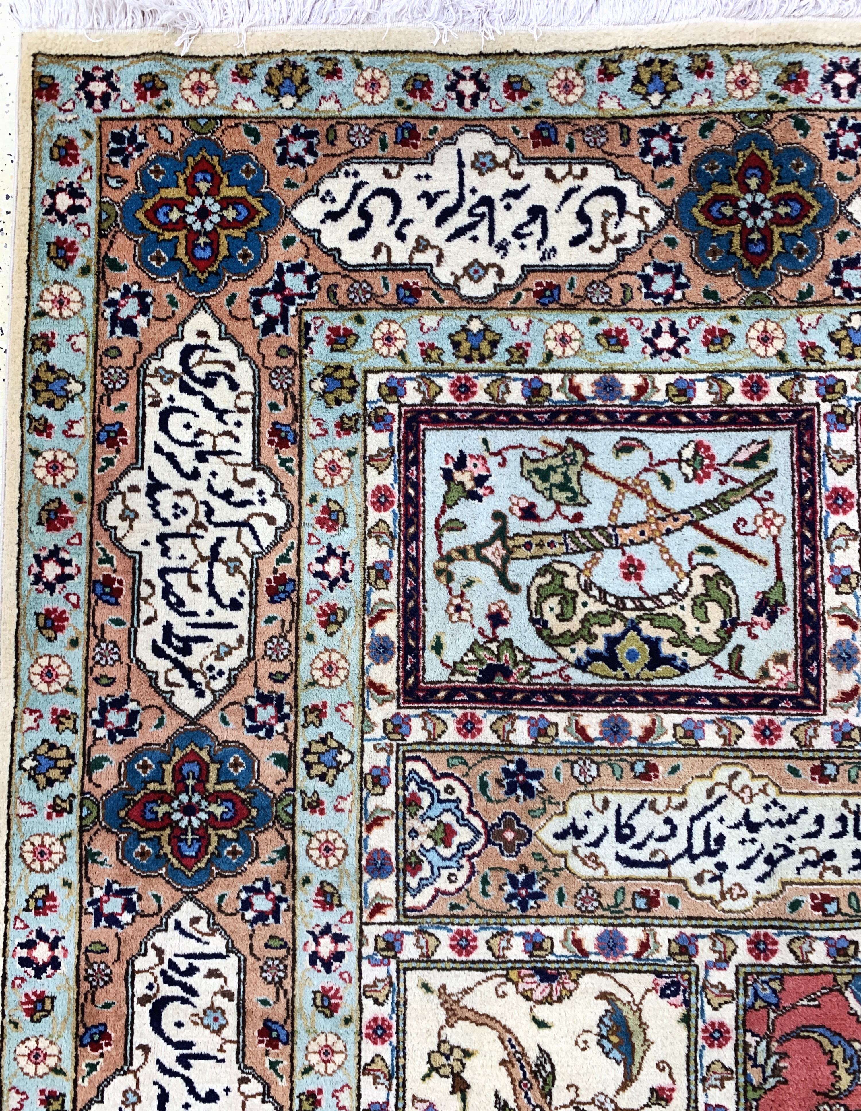 Detail e: Täbriz, Persien, Mitte 20.Jhd, Wolle auf Baumwolle, ca. 337 x 250 cm, Mottenfraß, EHZ: 2
