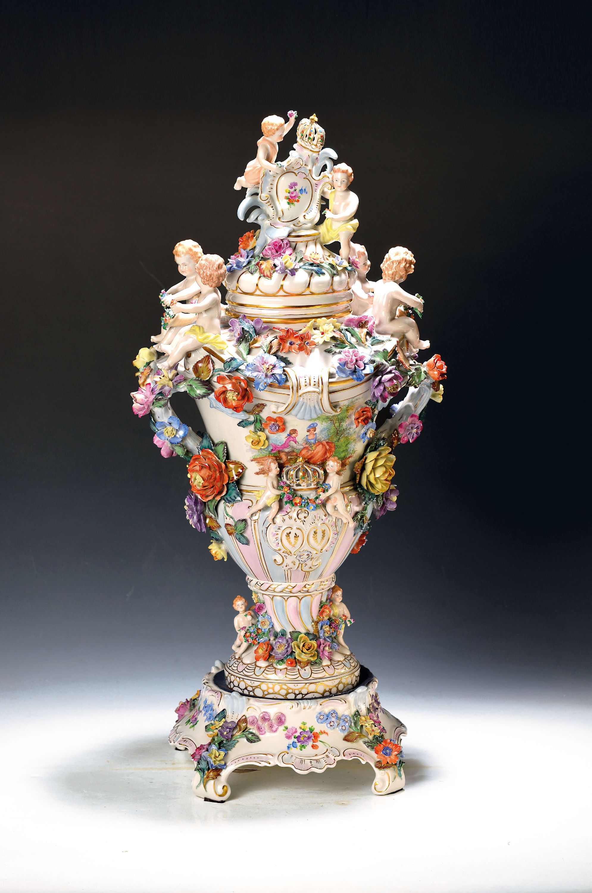 Image 27120231 - Monumentale Prunkdeckelvase, Potschappel Dresden, nach 1950, ca. 72cm hohe Deckelvase, ...