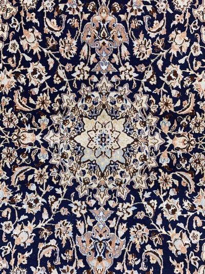27120227c - Nain fein(9 La), Persien, Mitte 20.Jhd, Korkwolle mit Seide, ca. 222 x 134 cm, ...