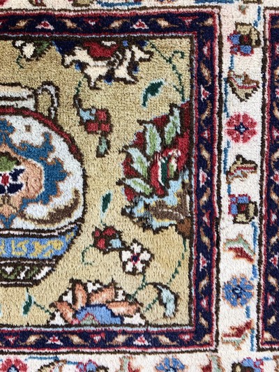 27120229d - Täbriz, Persien, Mitte 20.Jhd, Wolle auf Baumwolle, ca. 337 x 250 cm, Mottenfraß, ...