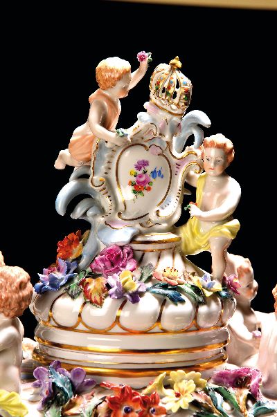 27120231a - Monumentale Prunkdeckelvase, Potschappel Dresden, nach 1950, ca. 72cm hohe Deckelvase, ...