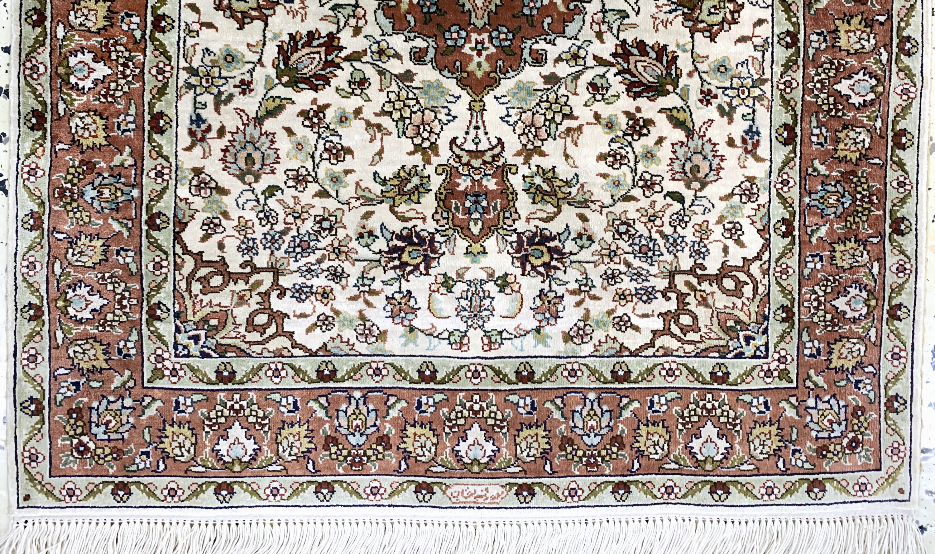 Detail b: Hereke Seide fein, China, Ende 20.Jhd, reine Naturseide, ca. 94 x 62 cm, EHZ: 1-2