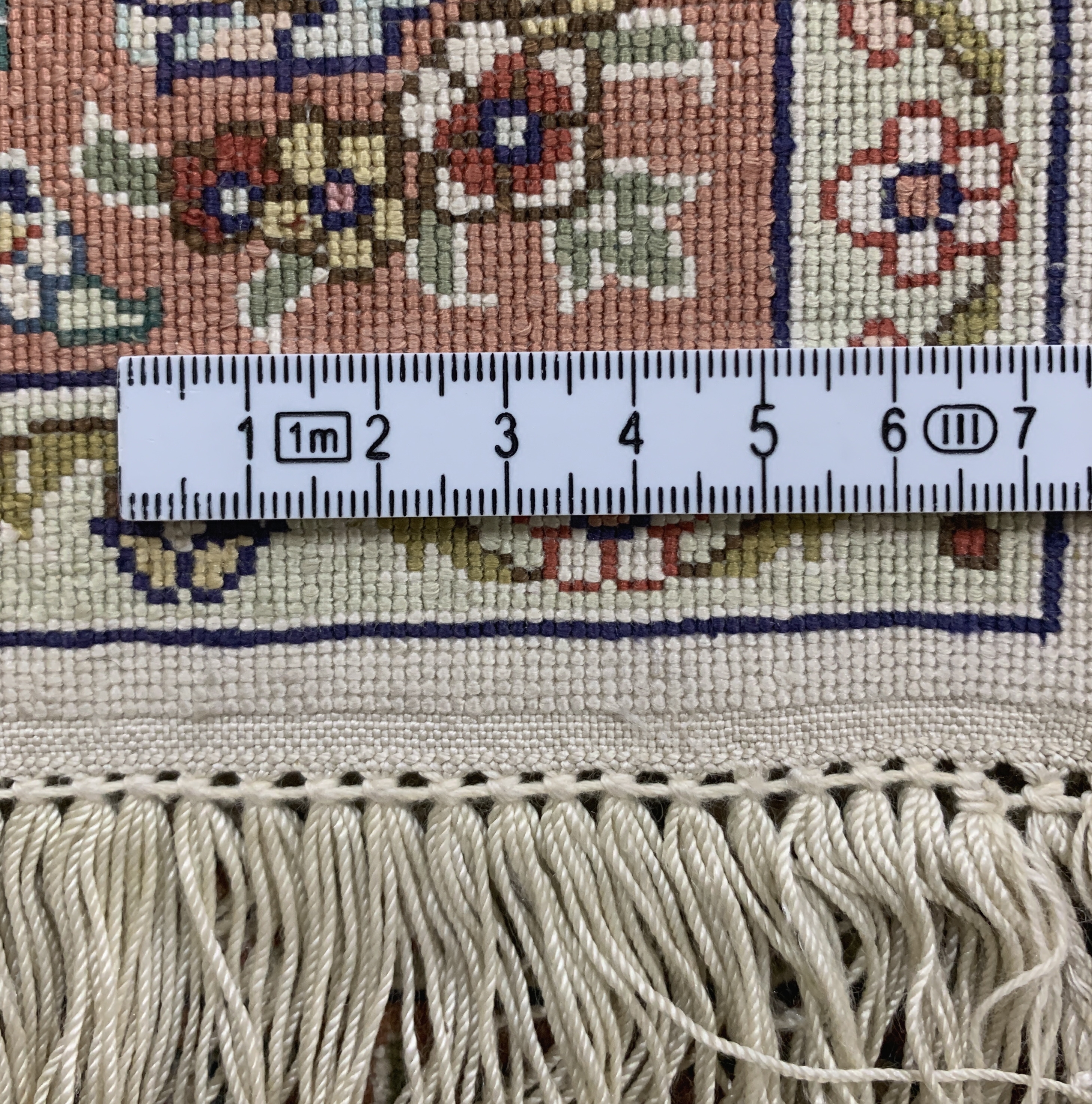 Detail e: Hereke Seide fein, China, Ende 20.Jhd, reine Naturseide, ca. 94 x 62 cm, EHZ: 1-2
