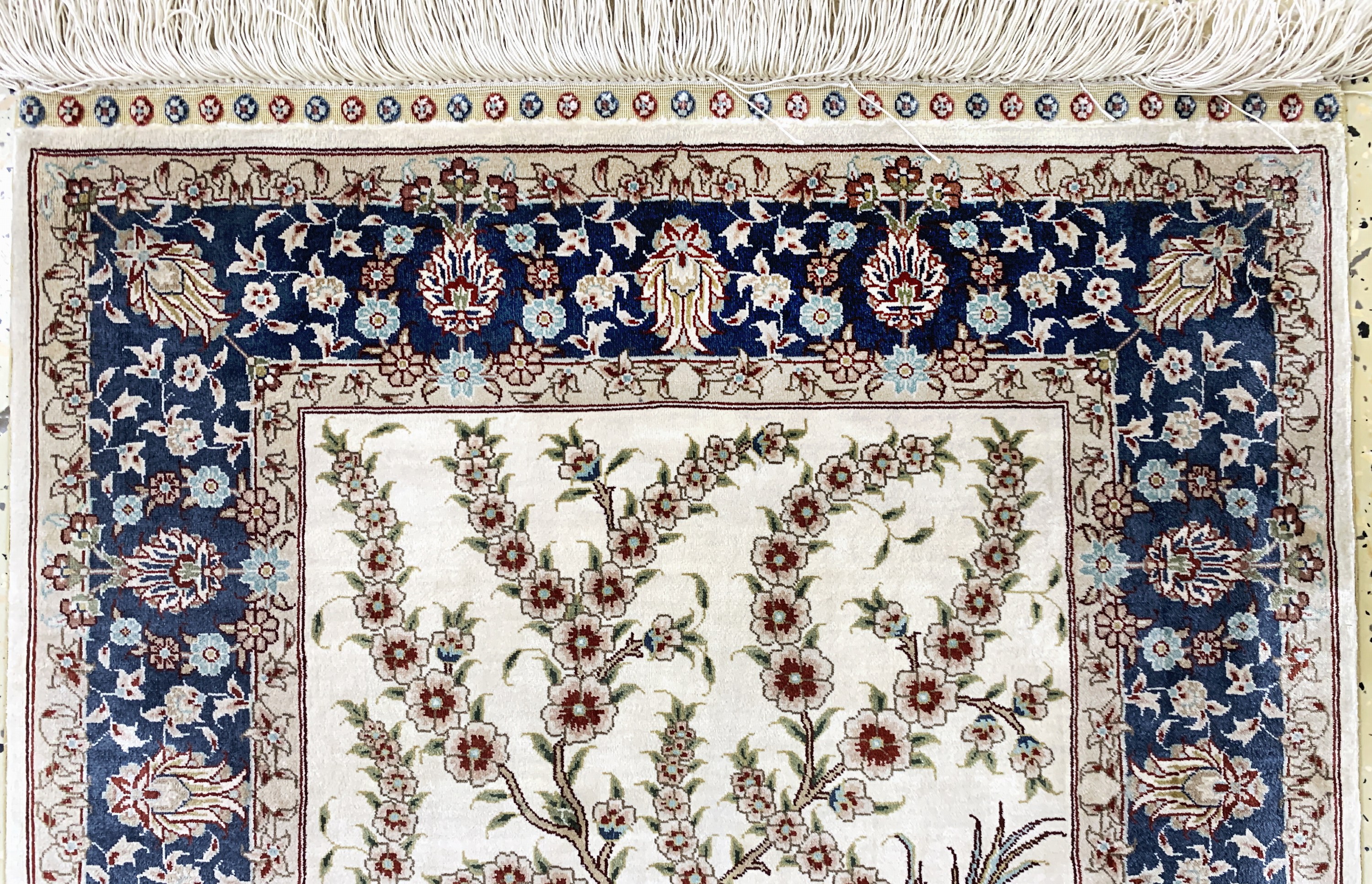 Detail a: Hereke Seide fein, China, Ende 20.Jhd, reine Naturseide, ca. 93 x 63 cm, ca. 1,0 Mio.Kn/qm, EHZ: 1-2
